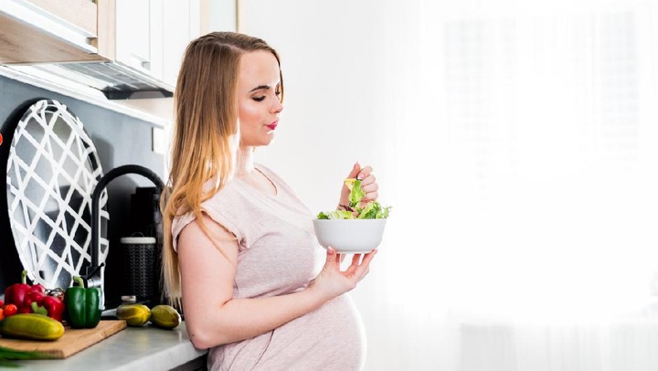 Mitos vs Fakta Seputar Pantangan Ibu Hamil